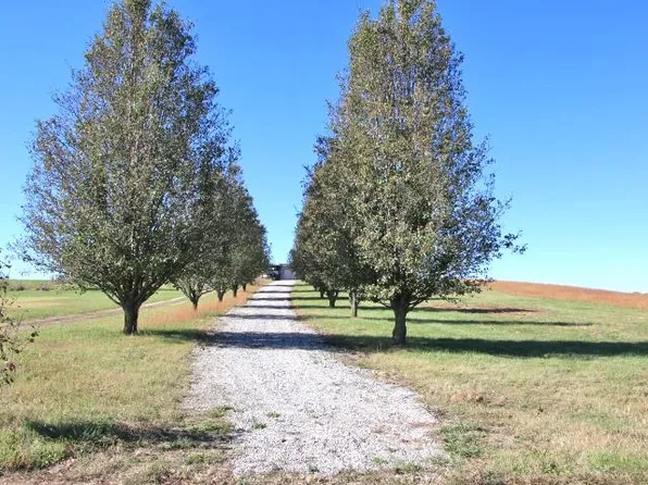 732 Baileys Point Rd, Scottsville, KY 42164