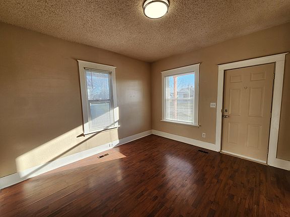 3rd image of 223 E Dalton Ave