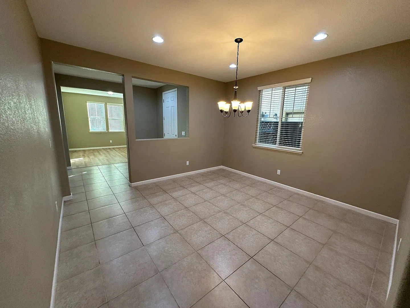 Stunning Mountain House 4 Bedroom 3.5 Bath / Best Property Management — Photo 3