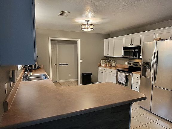 3rd image of 612 Josephine Dr