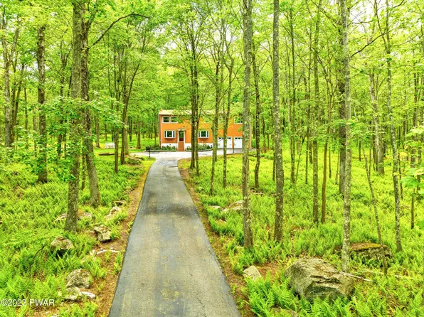 130 Parkwood Dr, Hawley, PA 18428