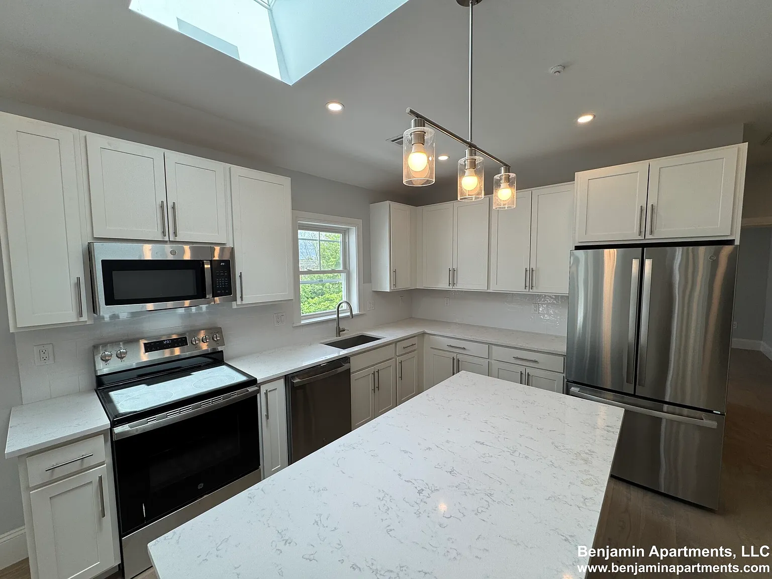 3 bed, 1500 sqft, $4,500 — Photo 2