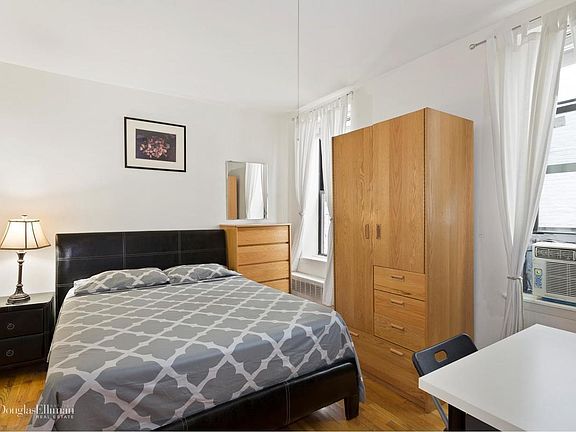 4th image of 541 Lincoln Pl APT 4E
