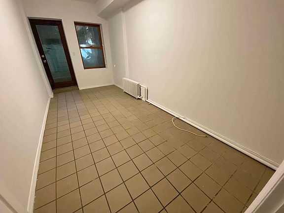 5th image of 244 Waverly Pl APT 1A