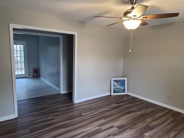 145 York Ct — Photo 13