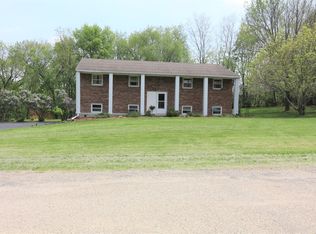 7200 Richland Dr, Clinton, IL 61727