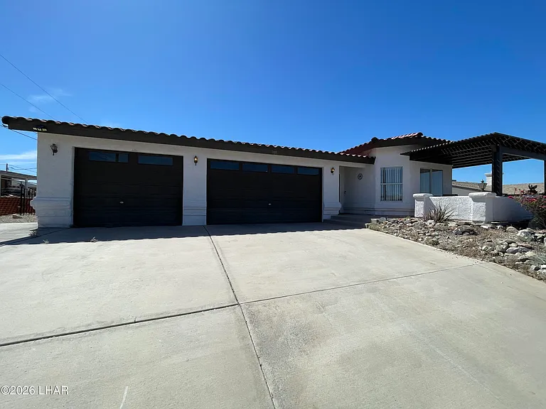 388 Coral Dr — Photo 1