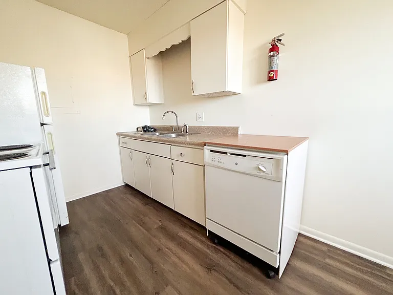 2014 Linden Ave #6 — Photo 4
