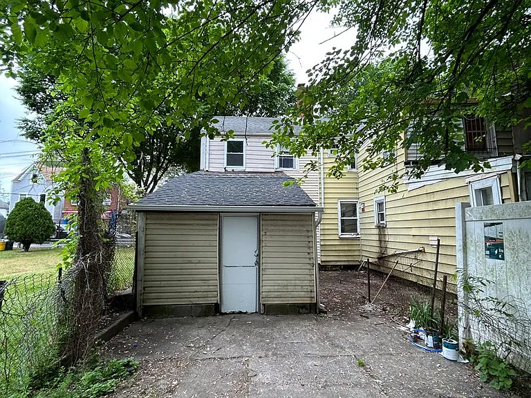 549 Lamberton St — Photo 8