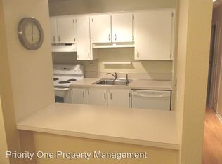 7542 SW Barnes Rd UNIT B, Portland, OR 97225