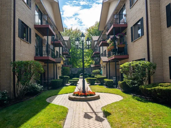 5159 N East River Rd Unit 205C, Chicago, IL 60656