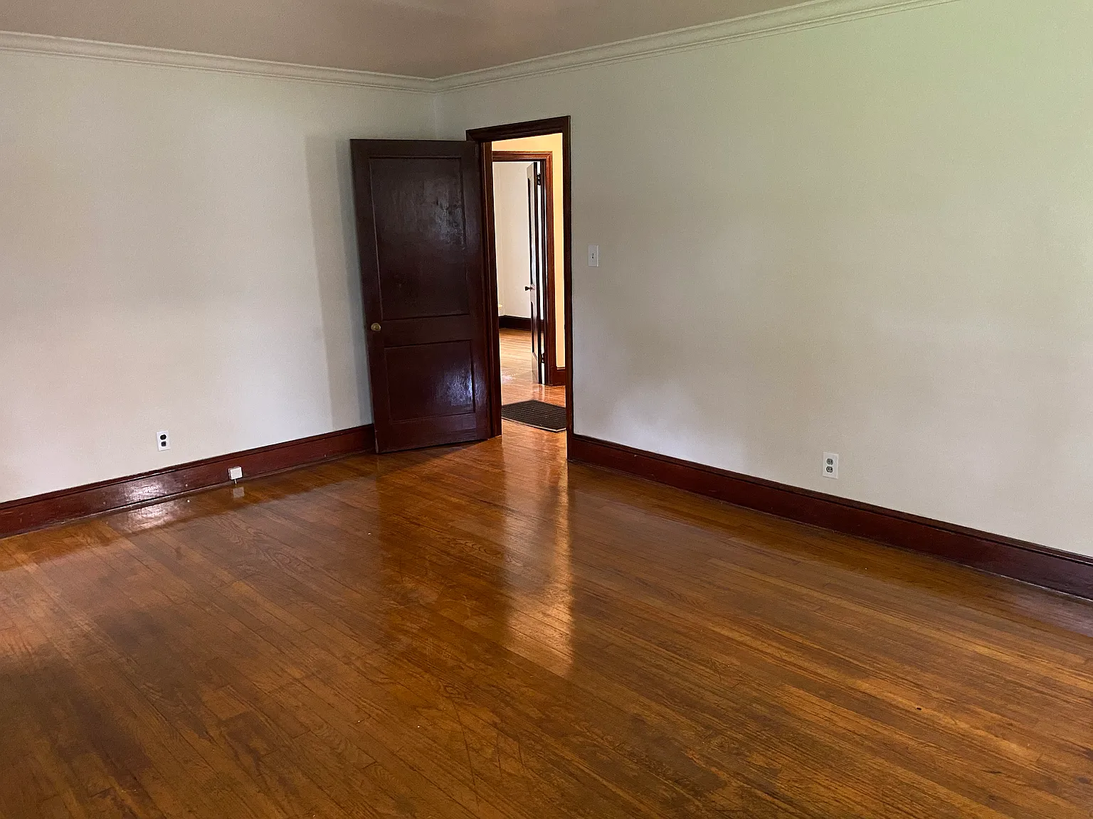 3 bed, 1.5 bath, 1186 sqft, $1,900 — Photo 3