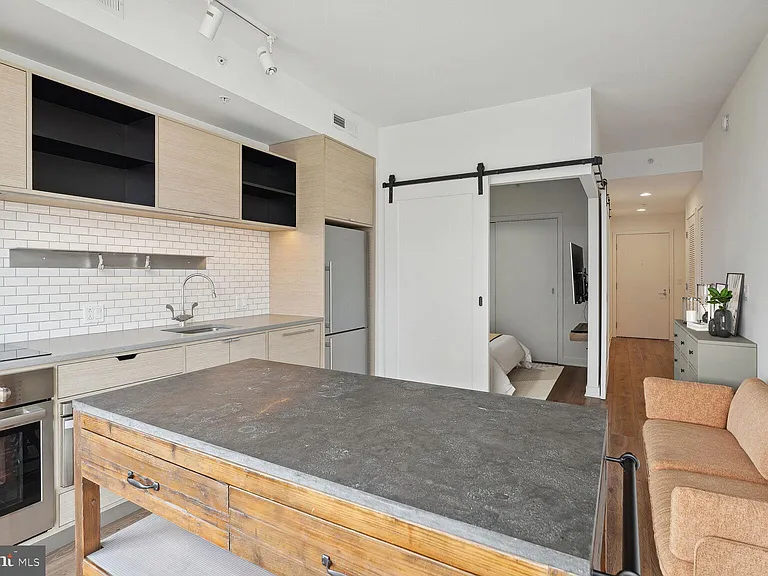 2030 8th St NW #Penthouse 5 — Photo 5