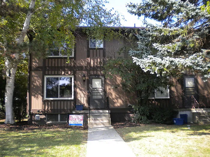 3 bed, 1.5 bath, $1,200 — Photo 1