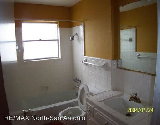 2nd image of 2602 Lake Louise Dr