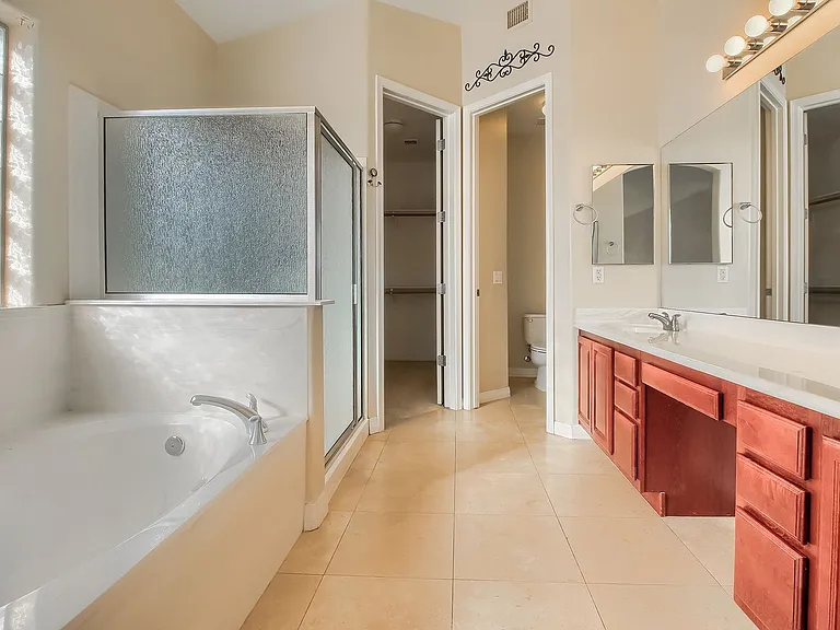 9007 S 10th Dr — Photo 10