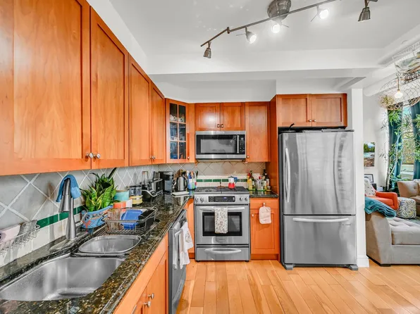 300 Communipaw Avenue image 10 of 34