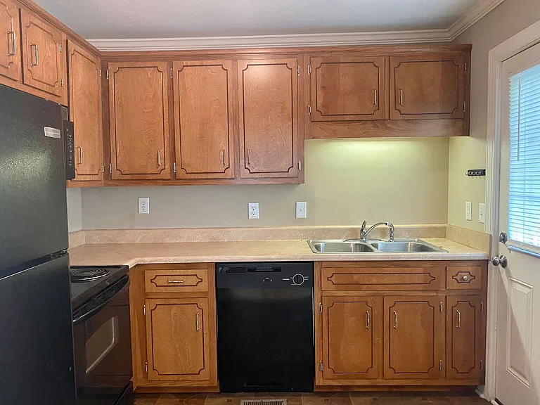 200-202 Rudolph Dr — Photo 4