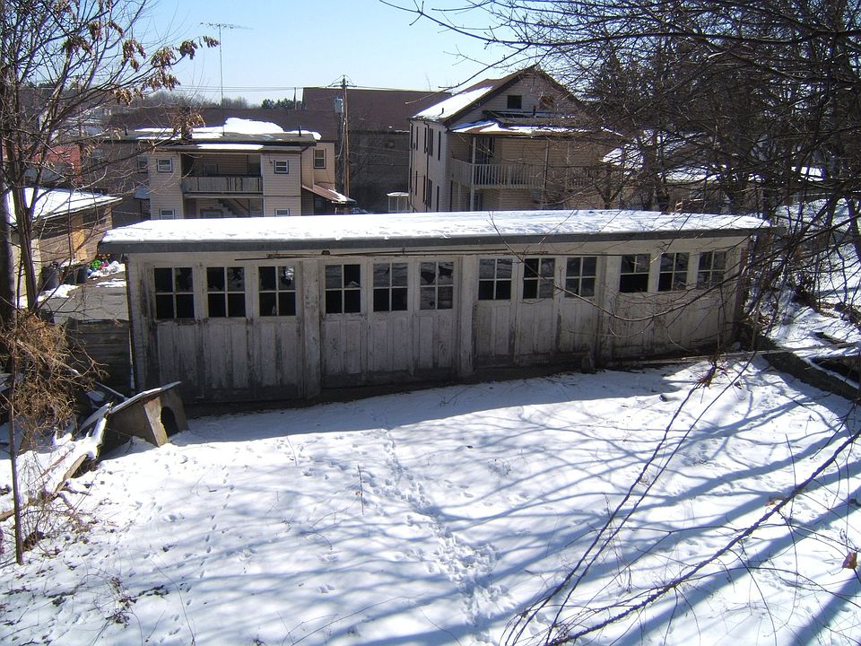 2nd image of 180 Linden Ave
