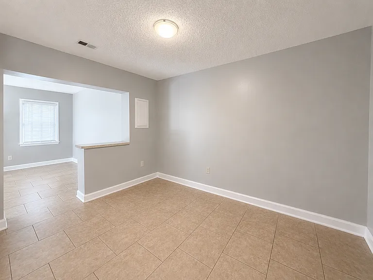1821 Durham W — Photo 5
