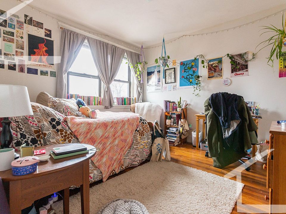 1st image of 16 Egremont Rd #3