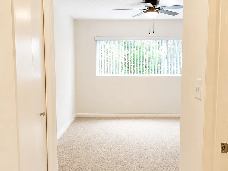 135 N Hayworth Ave #207 — Photo 6