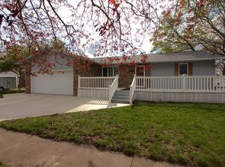 1111 Cottonwood St, Gowrie, IA 50543