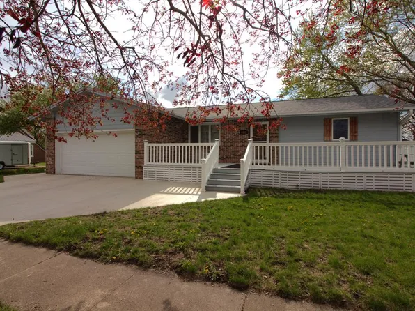 1111 Cottonwood St, Gowrie, IA 50543