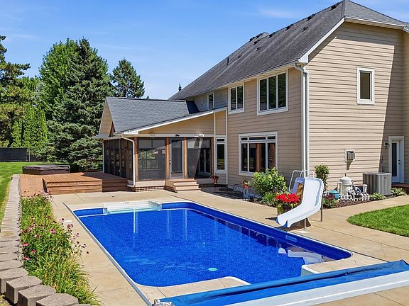 3rd image of 869 Mendakota Ct