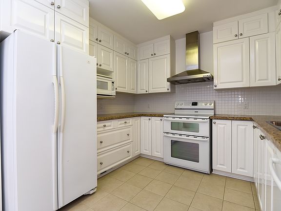 3rd image of 236 Latchford Rd