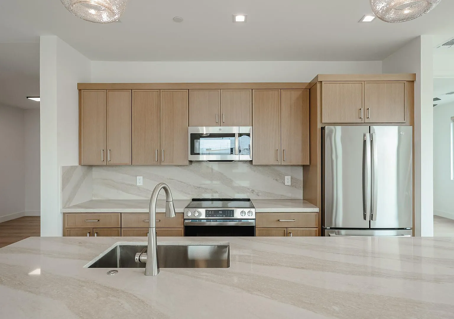 2 bed, 2.0 bath, 1321 sqft, $2,100 — Photo 1