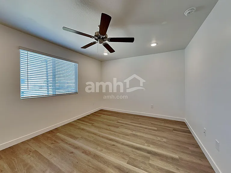 12611 W Flynn Ln — Photo 9