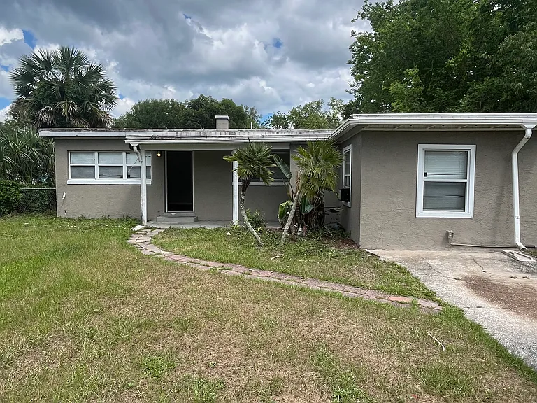 113 Country Club Cir — Photo 1