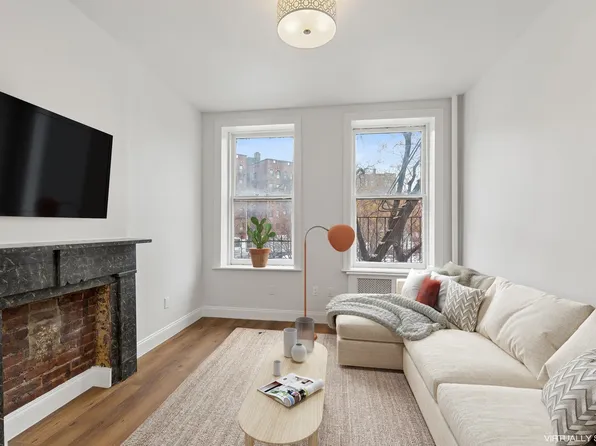 11 Carmine St APT 2A, New York, NY 10014