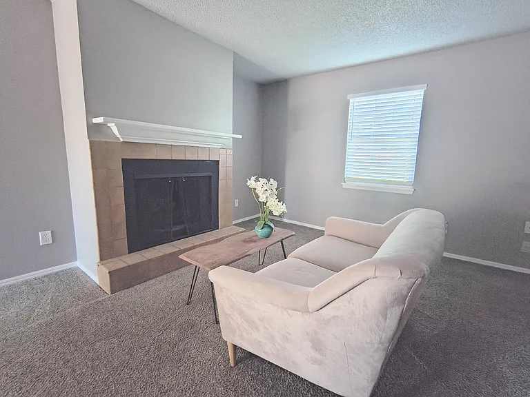 11417 N May Ave #D — Photo 8