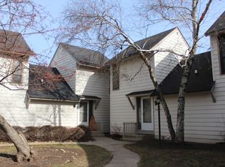 713 Colby Ct, Gurnee, IL 60031