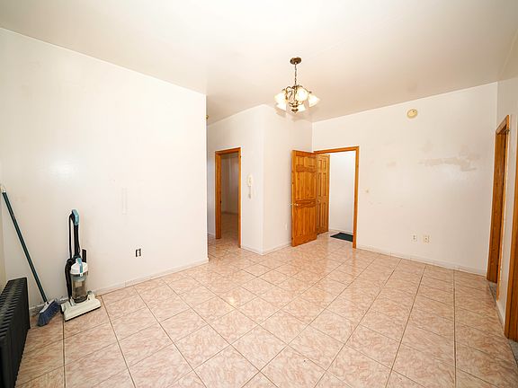 3rd image of 2059 36th St #2