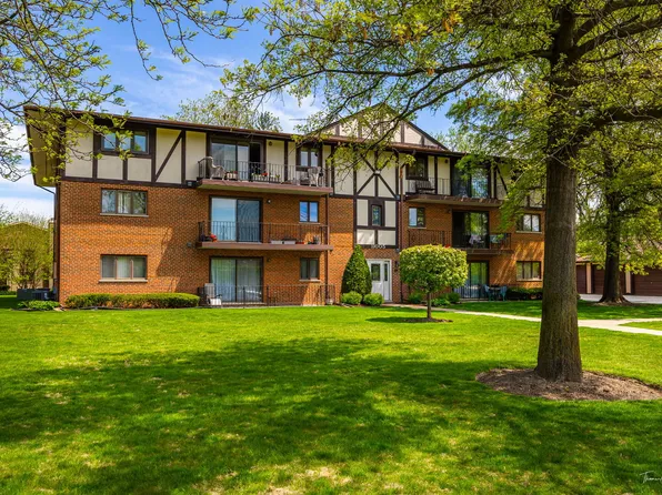 11005 S 84th Ave APT 1D, Palos Hills, IL 60465