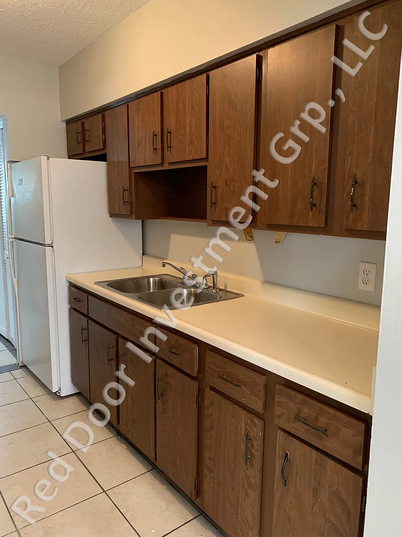 Spacious 1/1 Upstairs Condo - minutes from Downtown Leesburg — Photo 3