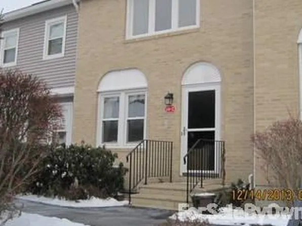 14 Oakwood Cir APT 2, Goffstown, NH 03045