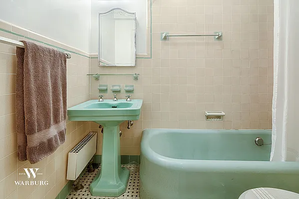 Rented by Warburg | media 10