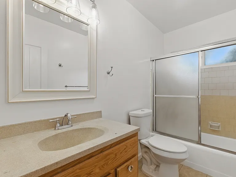 5804 Whitsett Ave #2 — Photo 11