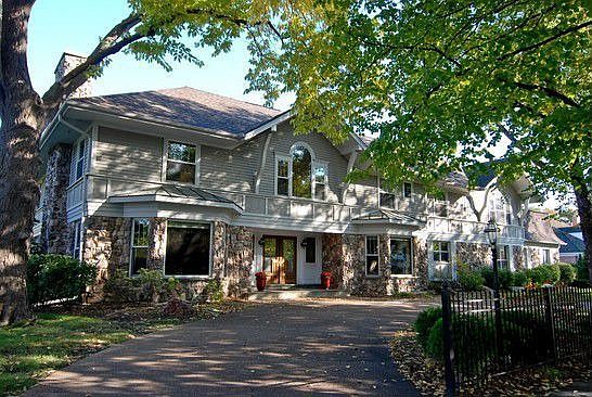 Walk to train and town.