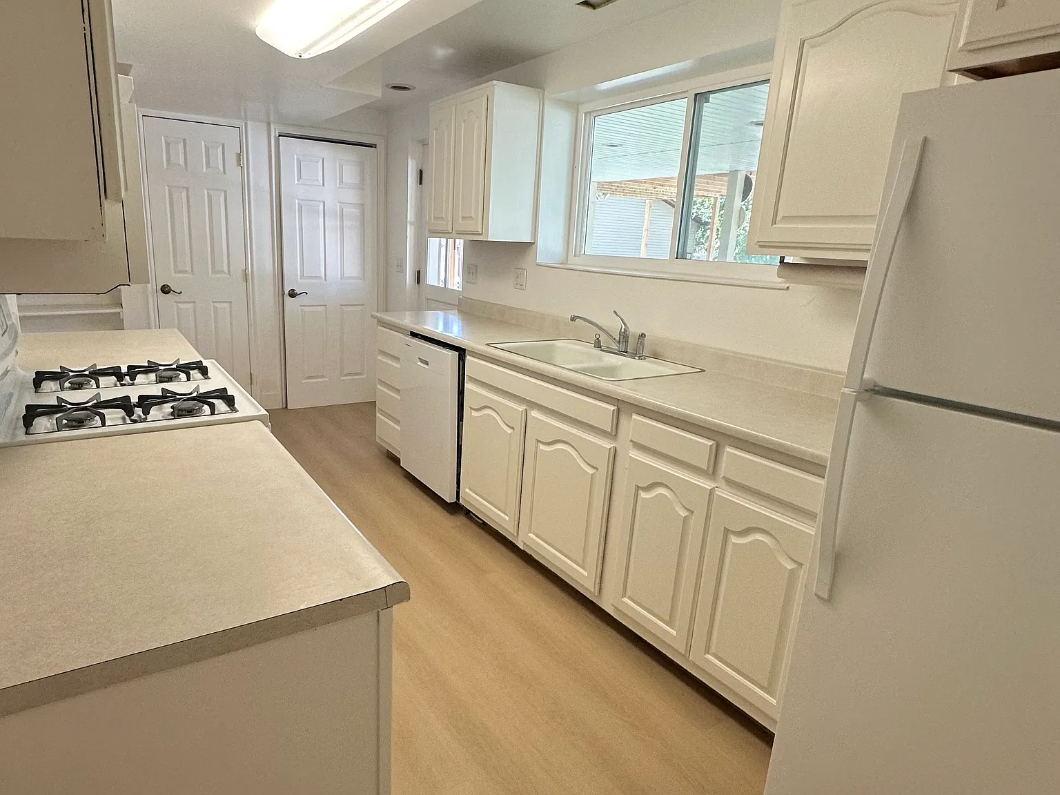 2 bed, 1400 sqft, $1,550 — Photo 4