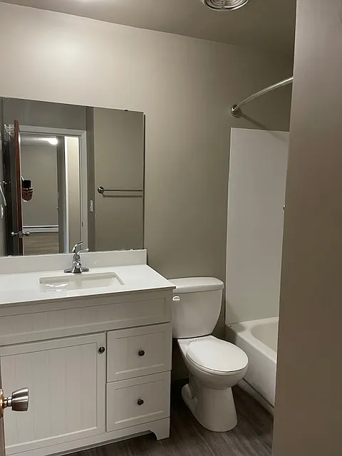 Studio, $900 — Photo 2
