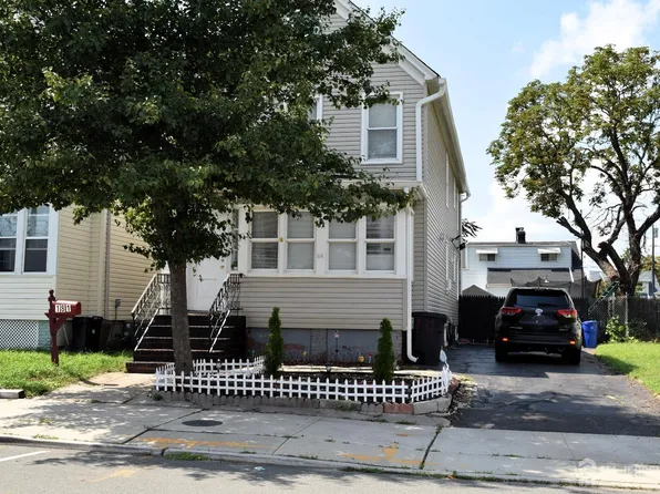 181 Pershing Ave, Carteret, NJ 07008
