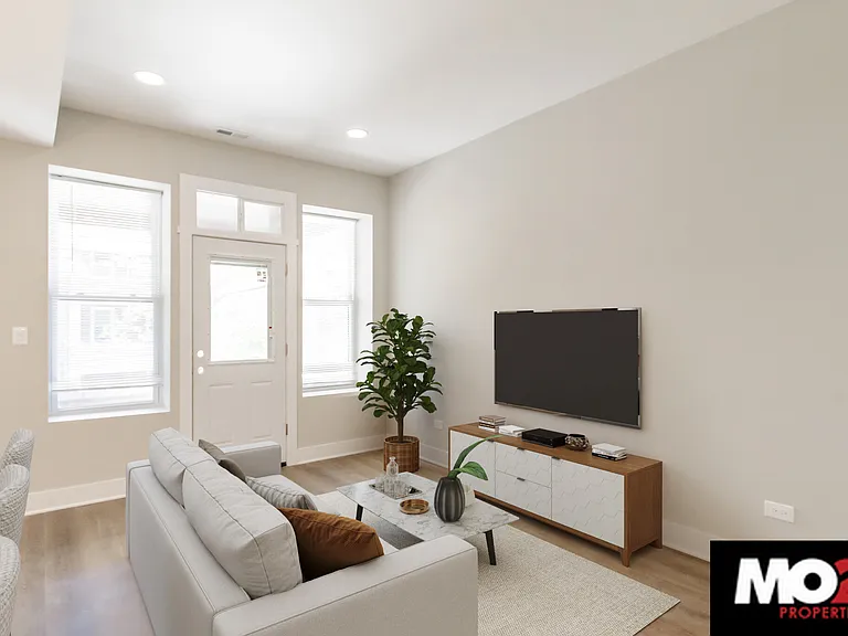818 N Oakley Blvd #2F — Photo 2