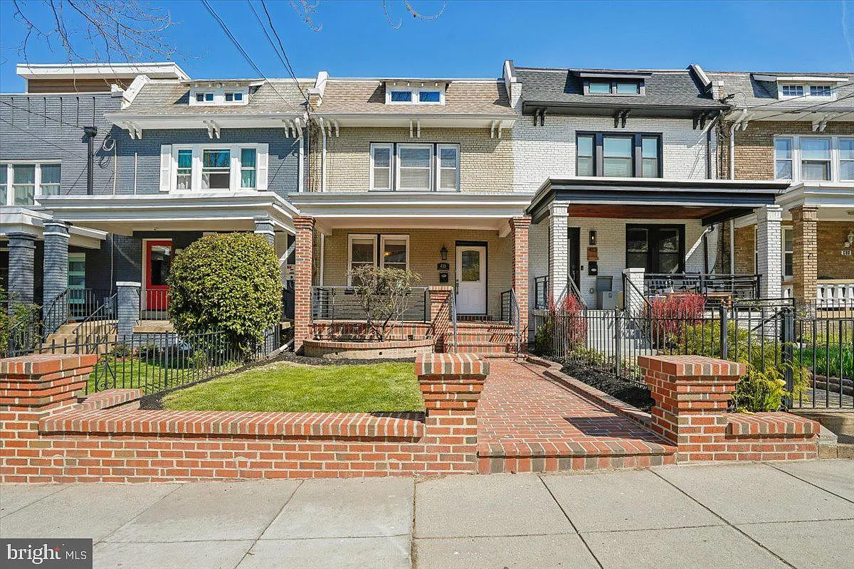 415 Emerson St NW photo 1