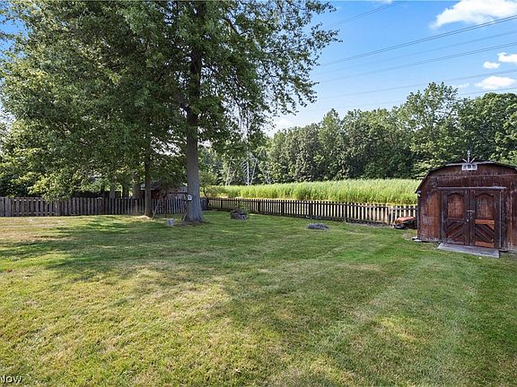2nd image of 8020 Oak Tree Dr N