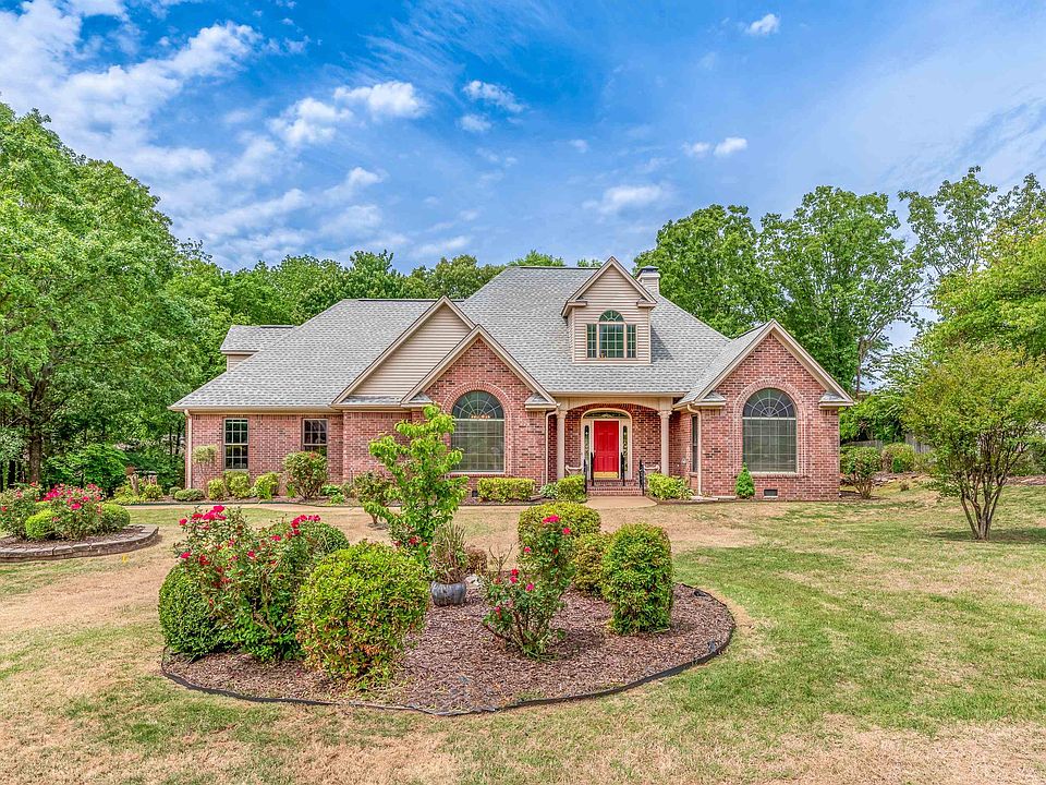 1st image of 21 Woodcrest Dr